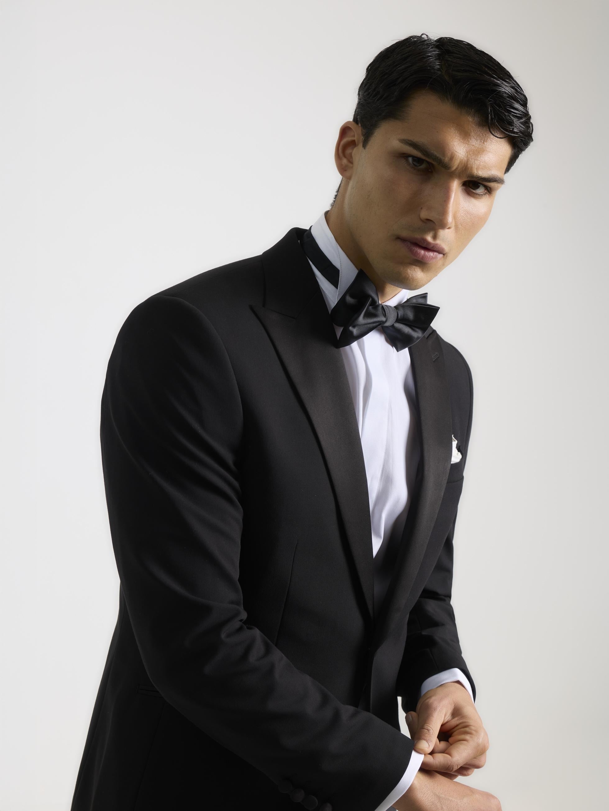 BLACK TUXEDO