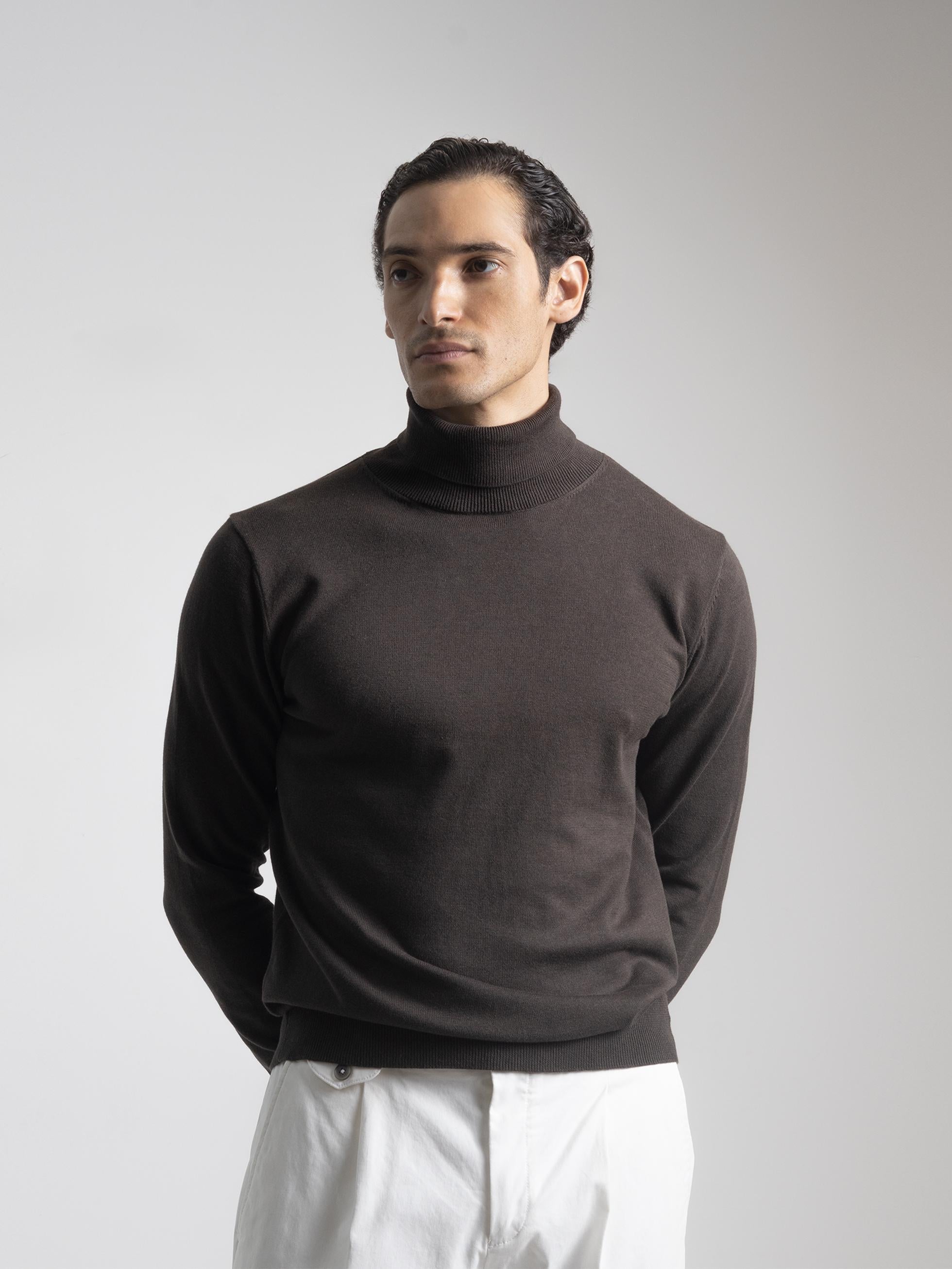 COFFEE TURTLE NECK SWEATER
