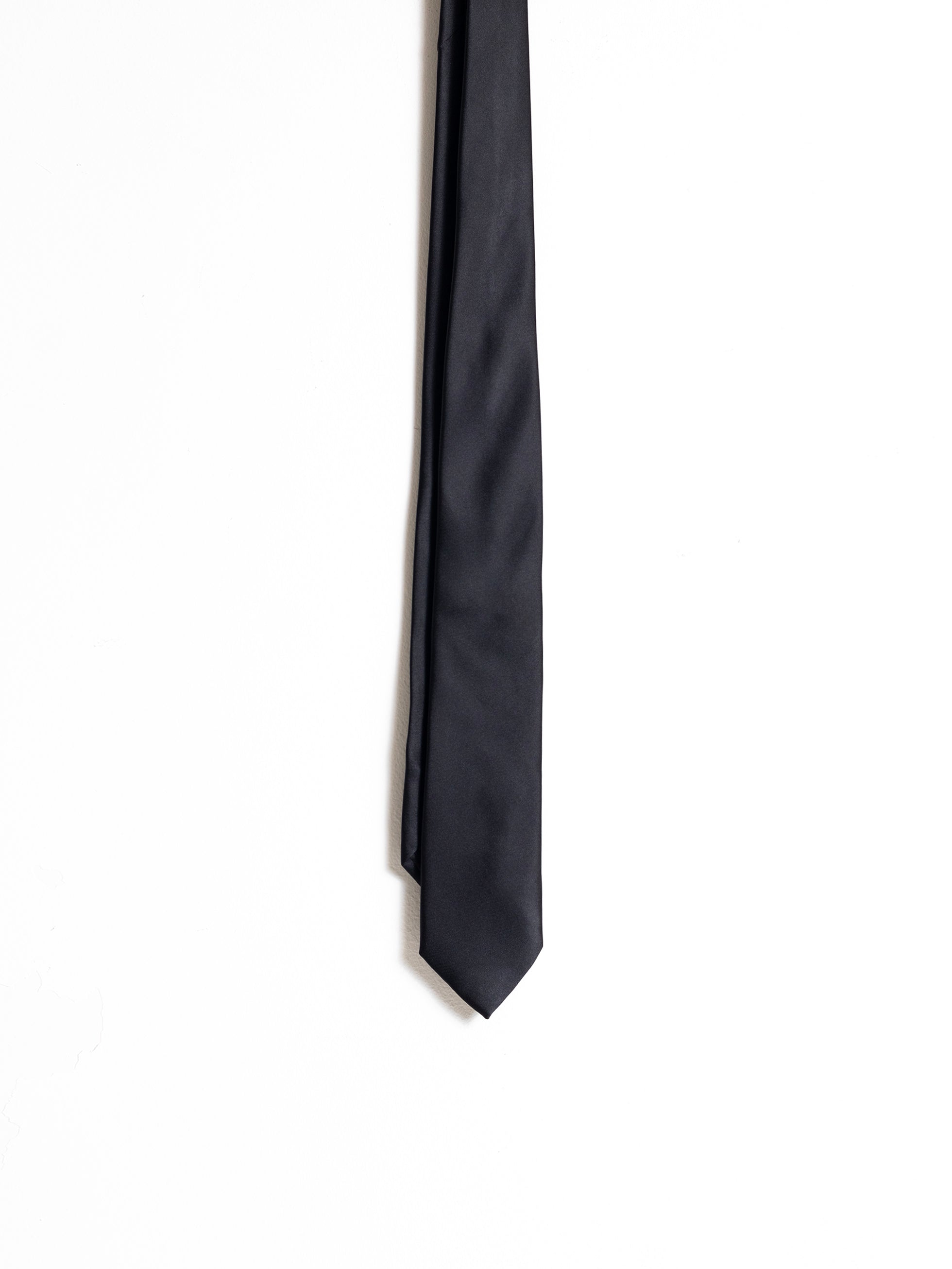 BLACK SOFT TEXTURE TIE