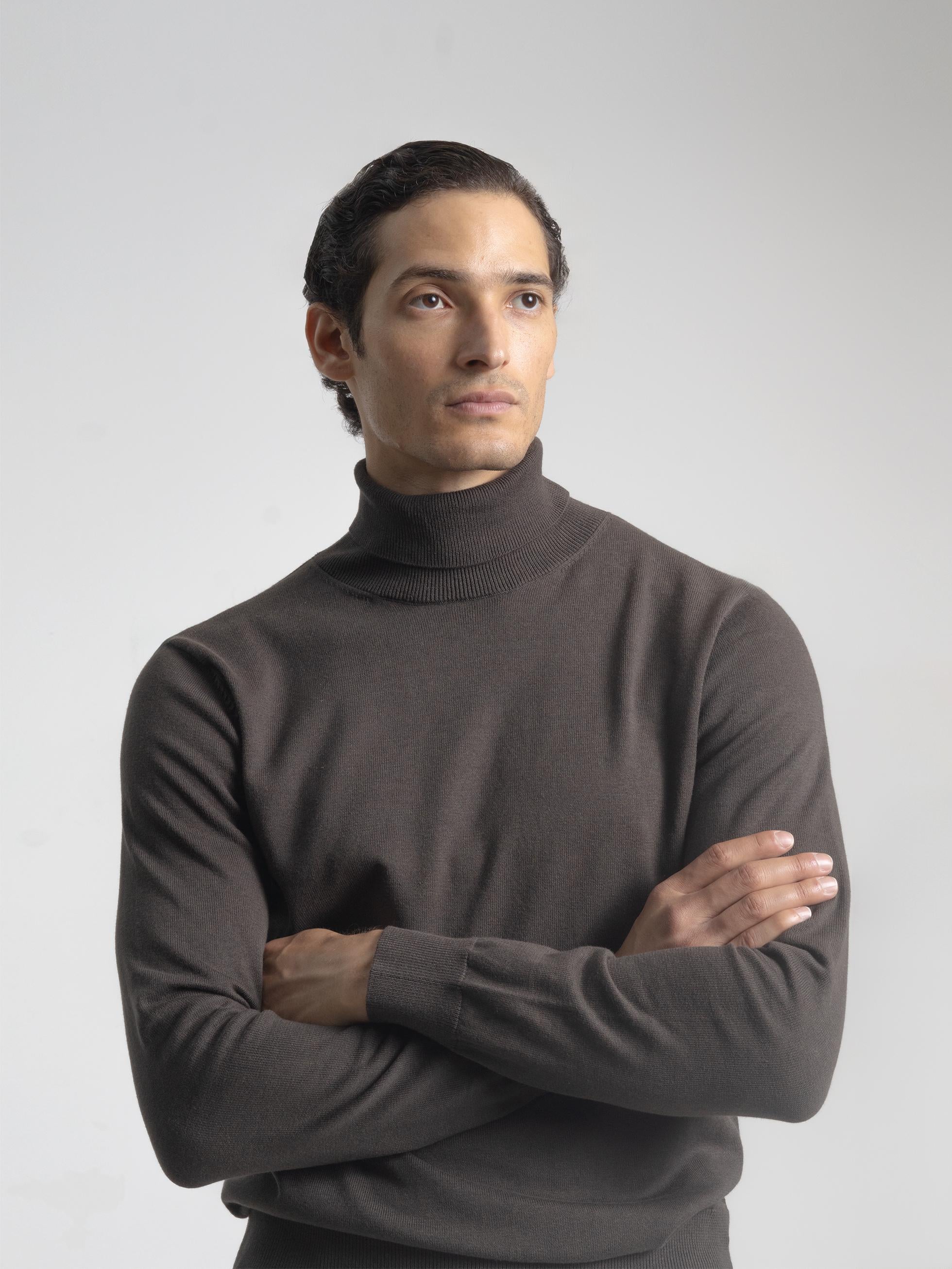 COFFEE TURTLE NECK SWEATER