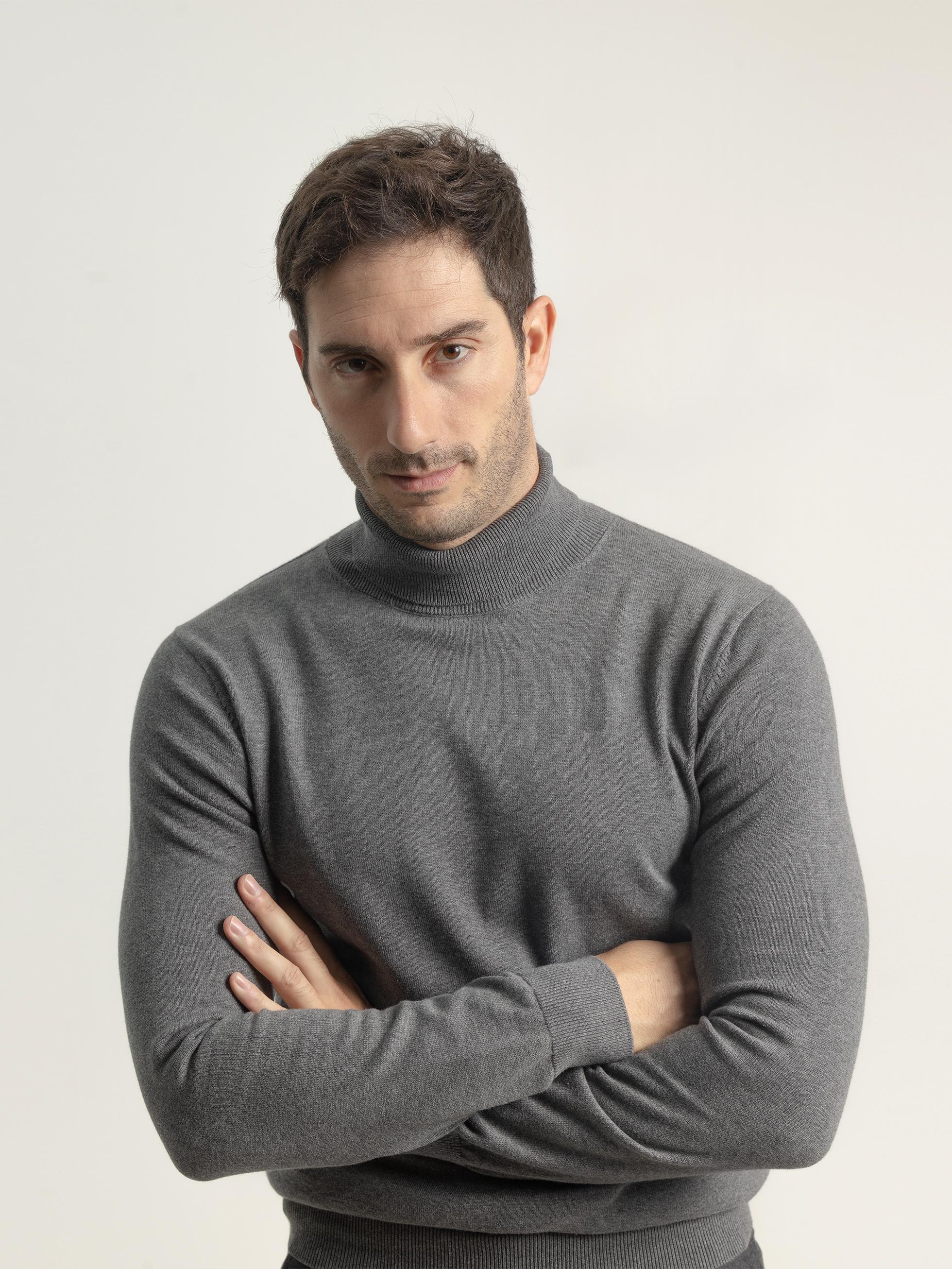 GREY TURTLE NECK JUMPER