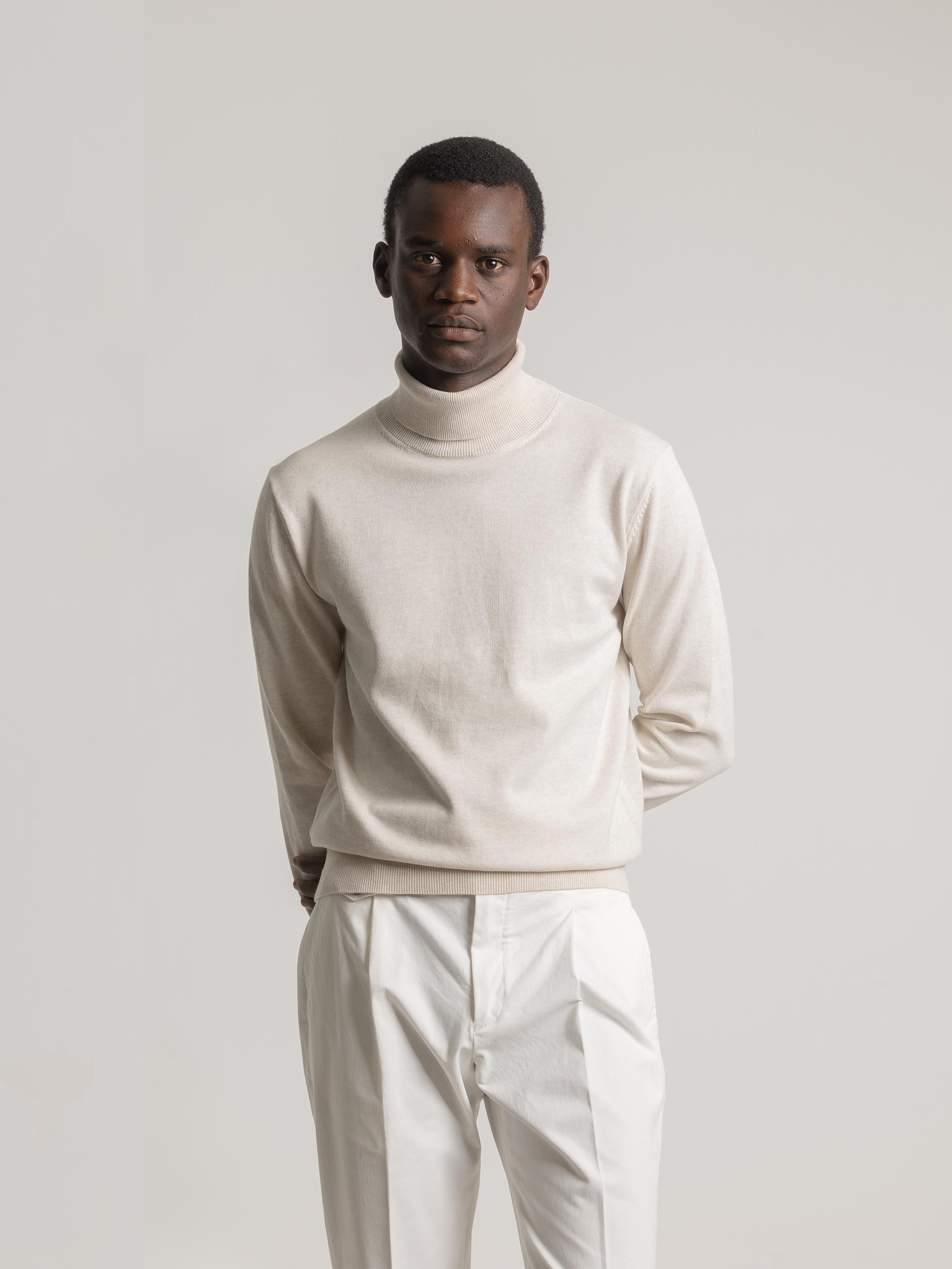 BEIGE TURTLE NECK JUMPER