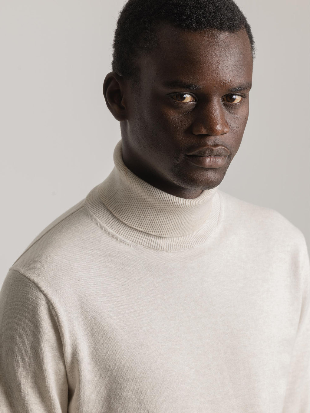 BEIGE TURTLE NECK JUMPER