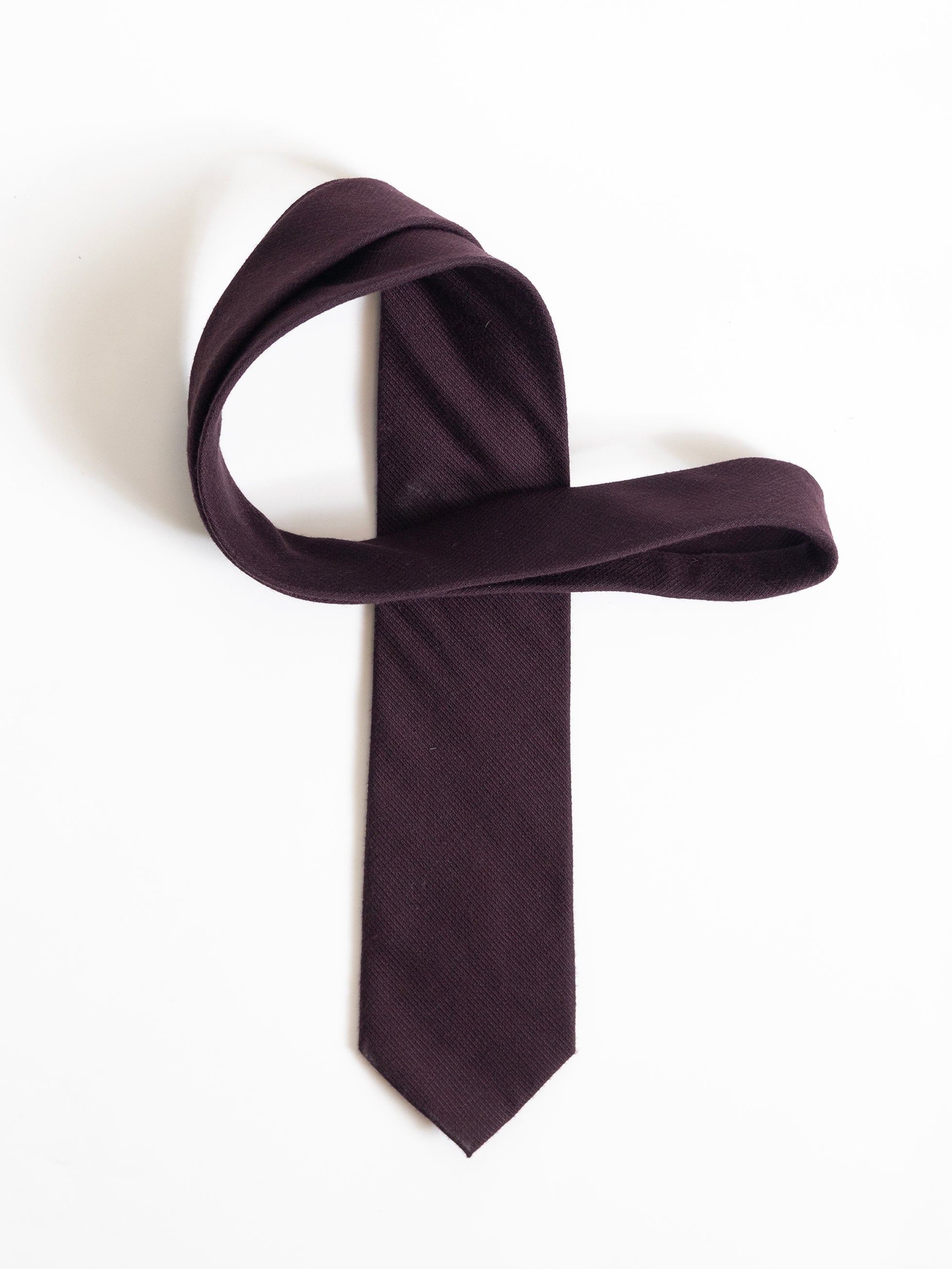BURGUNDY SOFT TEXTURE TIE