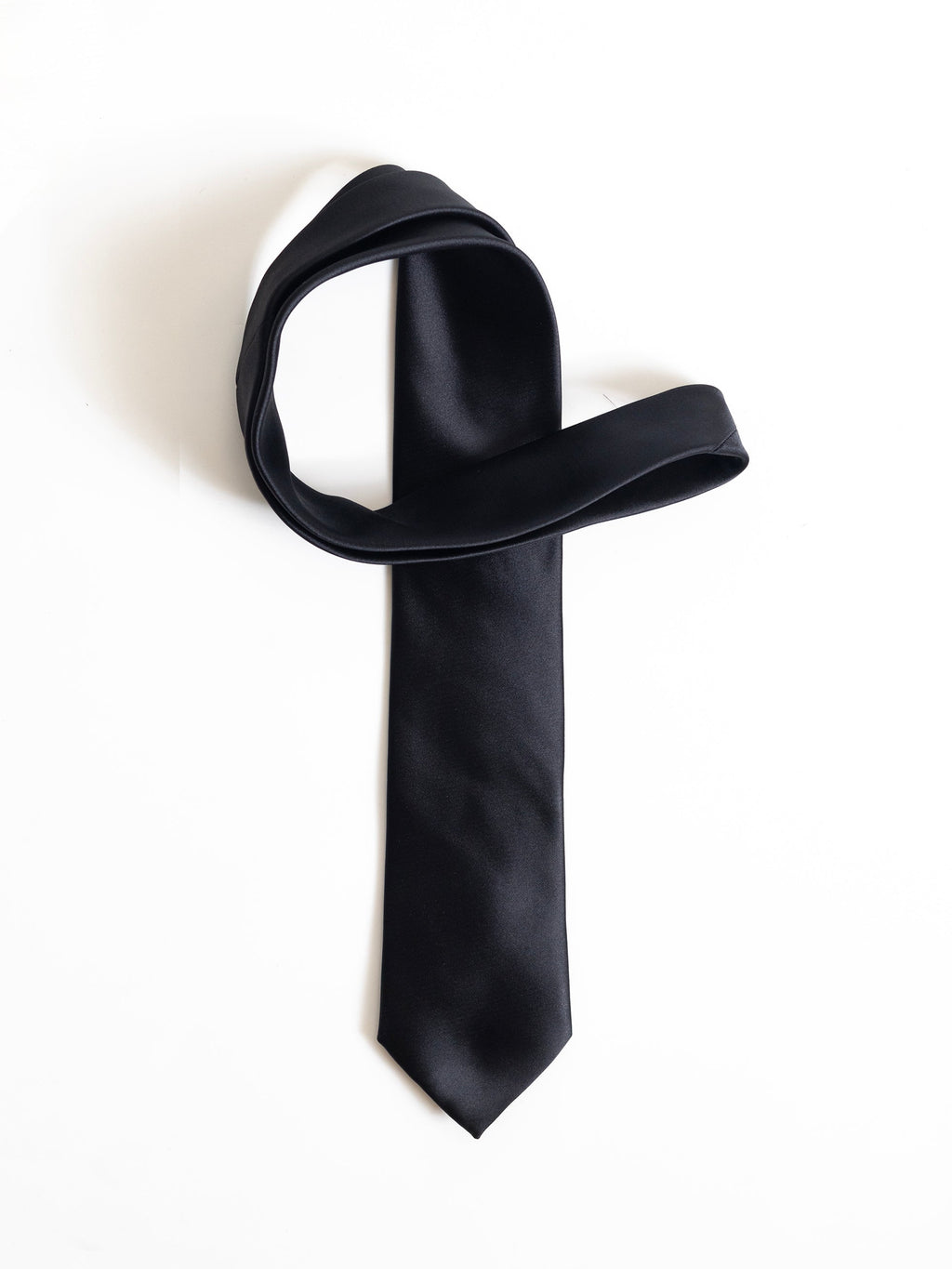 BLACK SOFT TEXTURE TIE